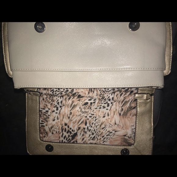 Cream color JLO wallet bag - Picture 4 of 4